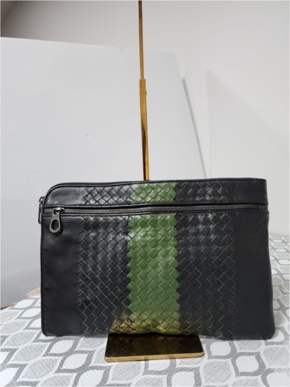 Authentic This authentic Bottega Veneta Intrecciato Vintage Intrecciato Clutch B